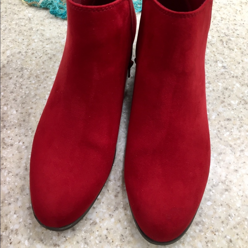 Beautiful red SO Hanno women’s ankle boot